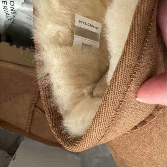 New Ugg Womens mini Snow boots - Picture 4 of 4